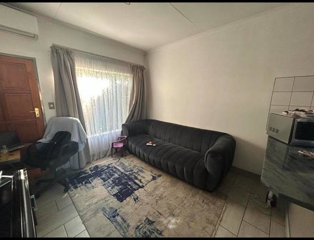 2 BEDROOM PROPERTY TO RENT IN ROOIHUISKRAAL